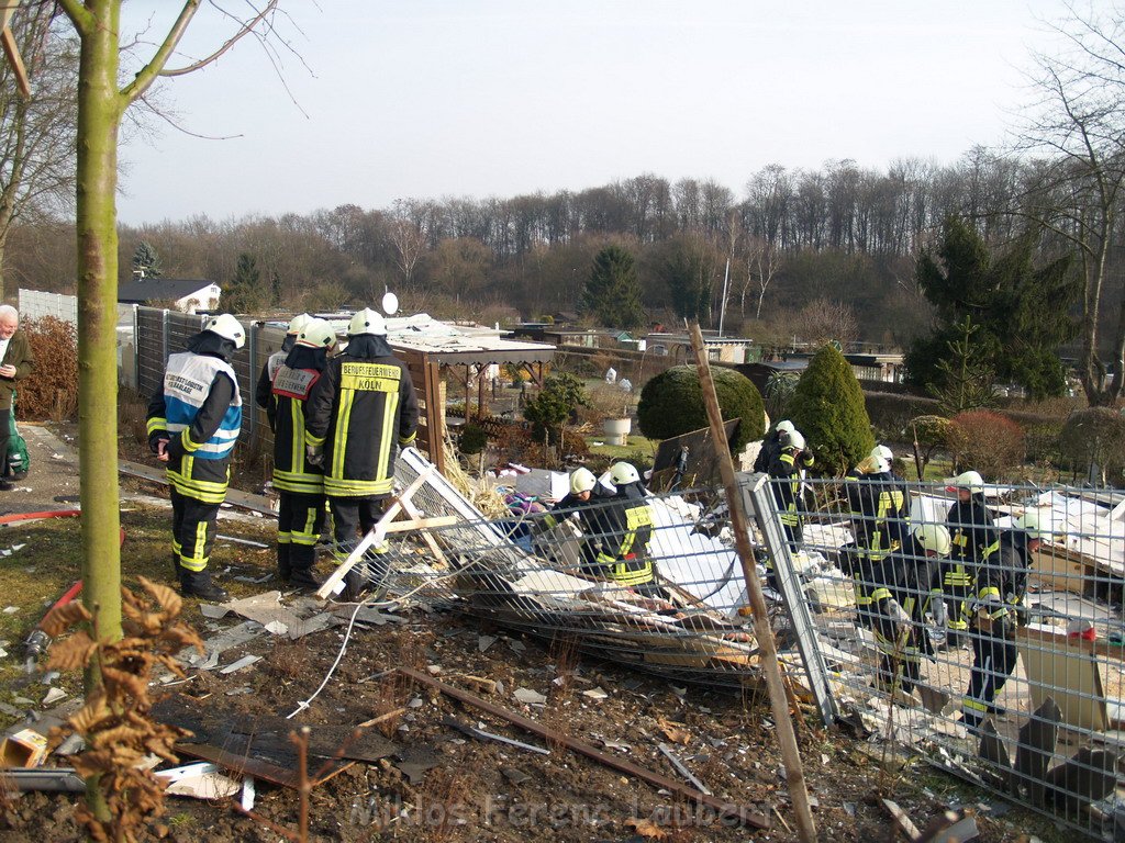 Gartenhaus in Koeln Vingst Nobelstr explodiert   P039.JPG